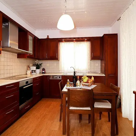 Elizabeth - 3br Spacious Villa