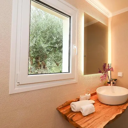 Elizabeth - 3br Spacious Villa