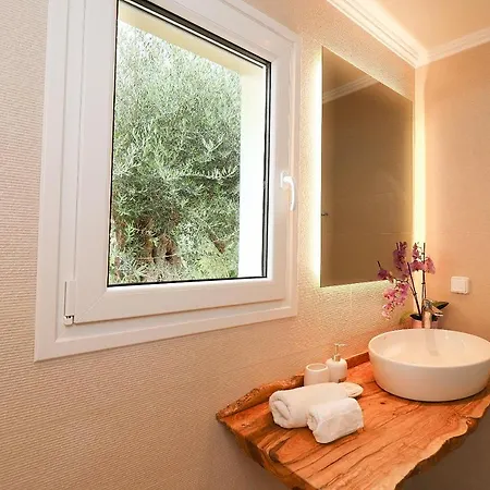 Elizabeth - 3br Spacious Villa